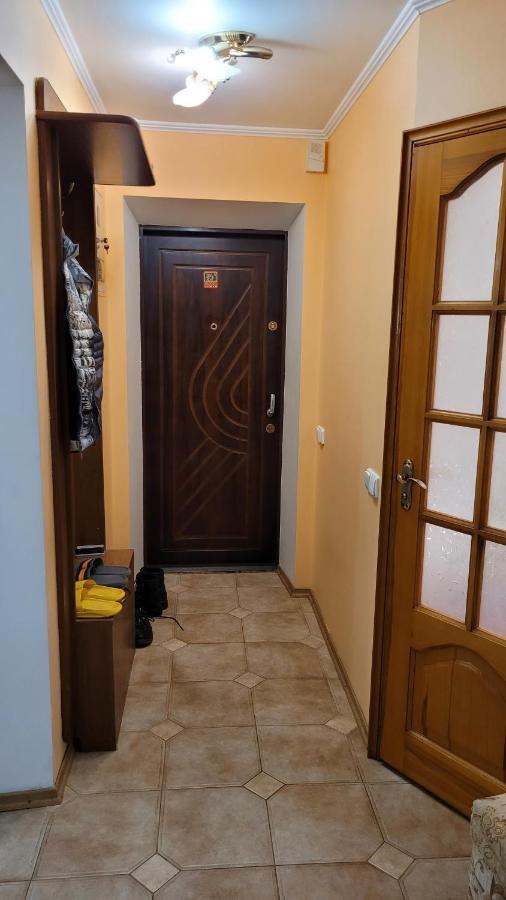 Апартаменти На Проспекті. Khmel'nyts'kyy Exterior photo